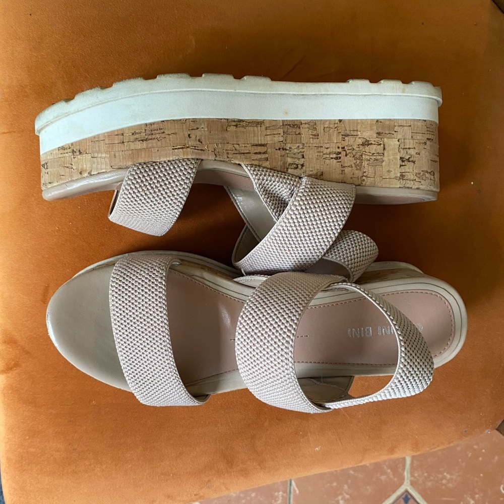 Gianni Bini nude platform sandals